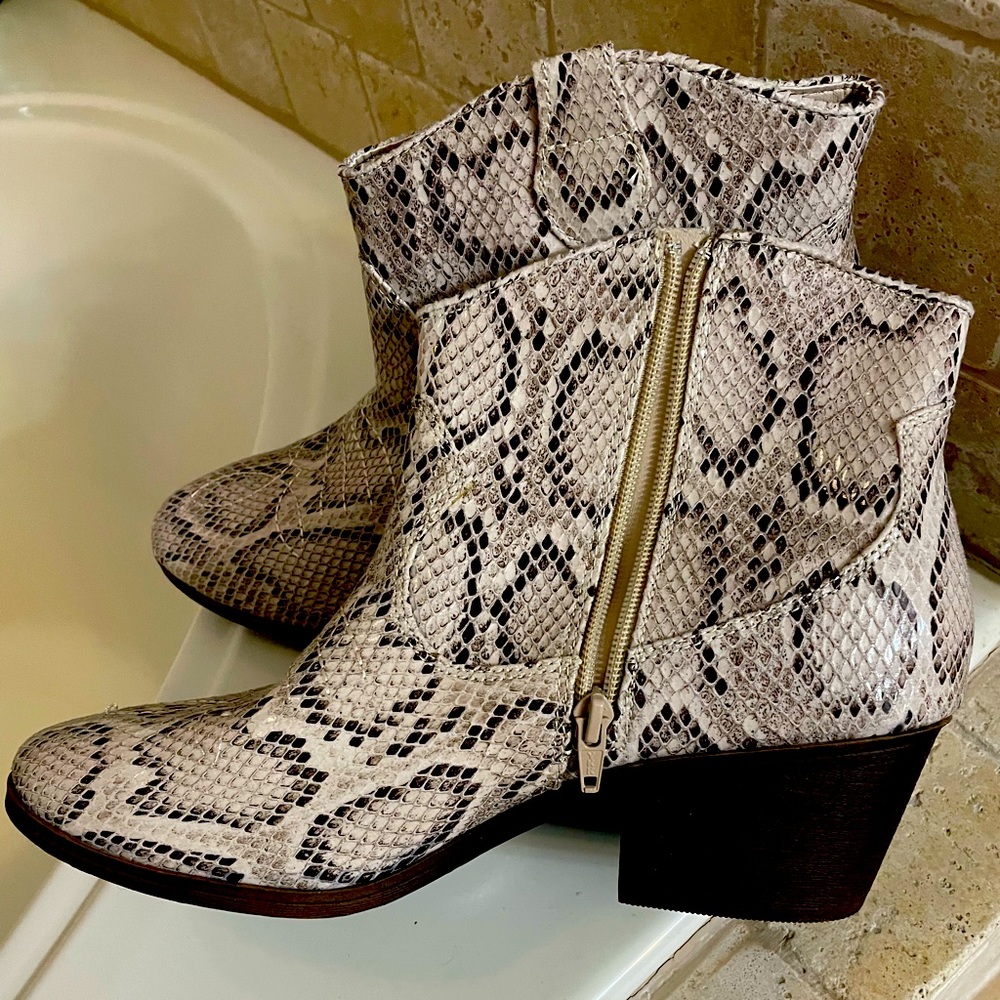 Ankle boots